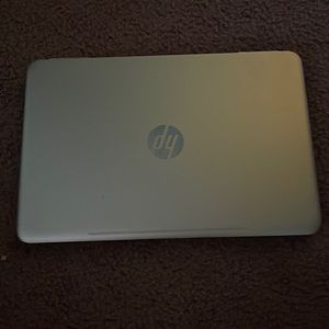 Laptop with mouse! Charger included